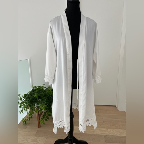 ROBE Flowy Short Length Tie Waist White Floral Lace Trim Sheer Loungewear - Picture 8 of 11